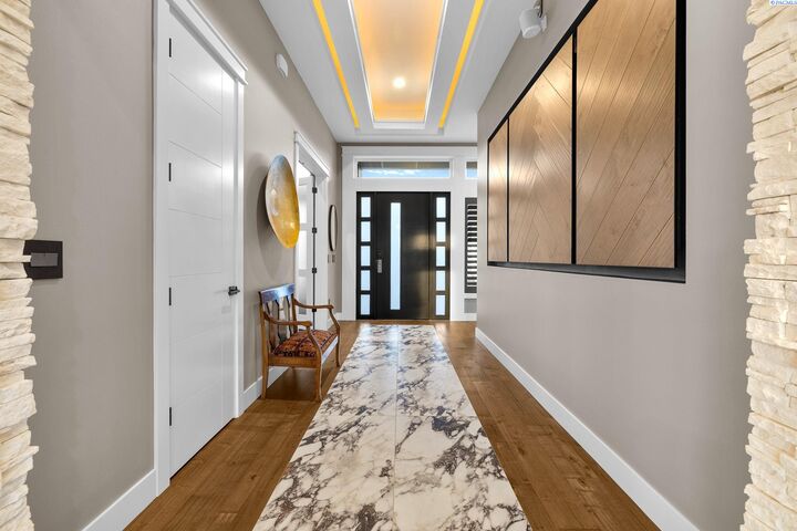 Property Photo: 975 Rieve Court WA 99352