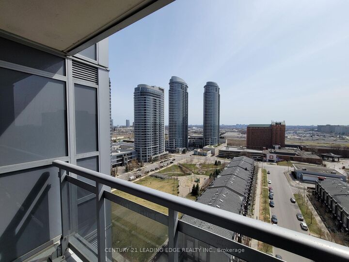 Property Photo: 275 Village Green Square 1525 ON M1S 0L8