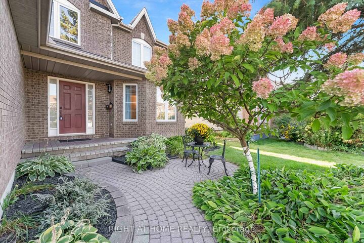 Property Photo:  6196 Ravine Way  ON K1C 2W4 