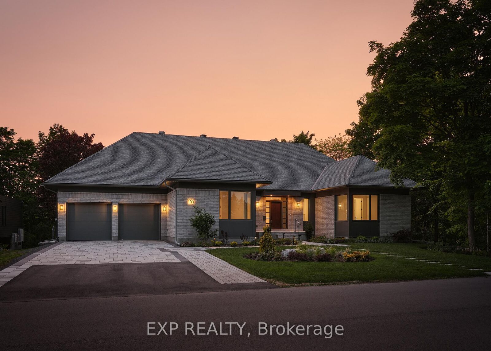 Property Photo:  26 Clovelly Road W  ON K1J 6M2 
