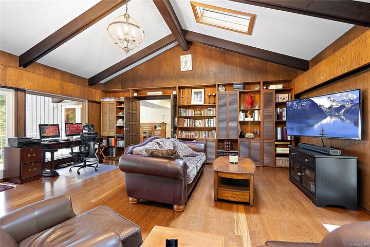 Property Photo: 1661 Lands End Rd BC V8L 5L5