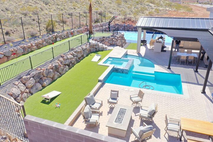 Property Photo: 1463 W Torrey Pines Rd UT 84737