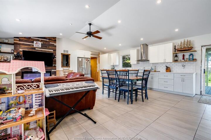 Property Photo:  1336 Sunset Ave  ON N9Y 2T3 