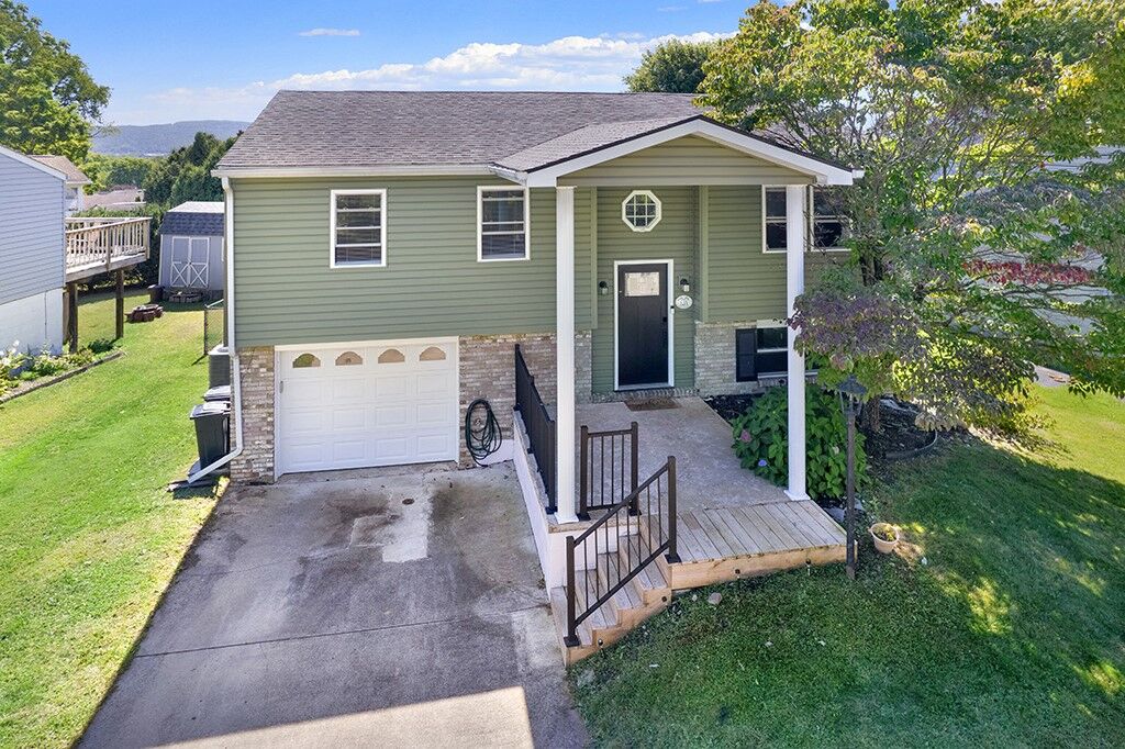 Property Photo:  145 Easy St  PA 15650 