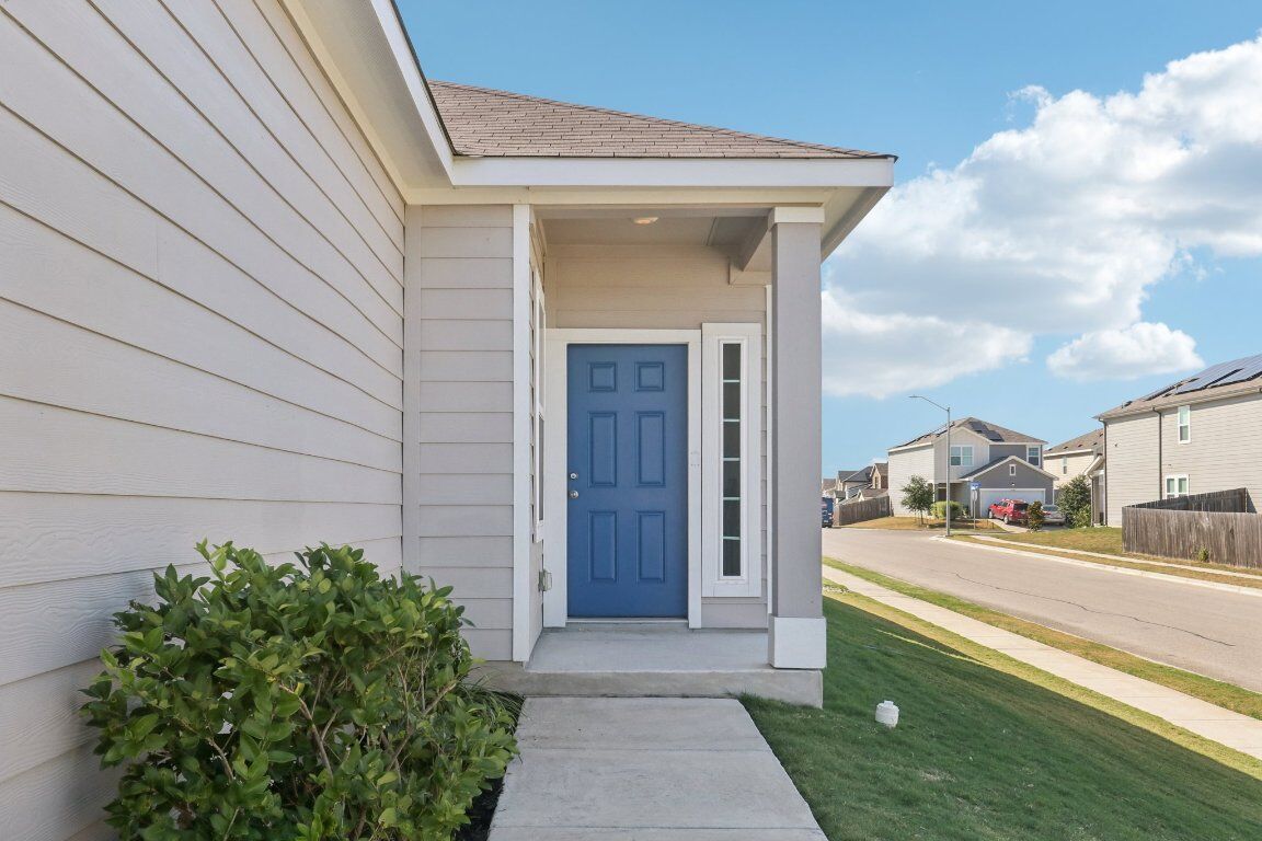 Property Photo:  19420 Cloudy Bay Drive  TX 78660 