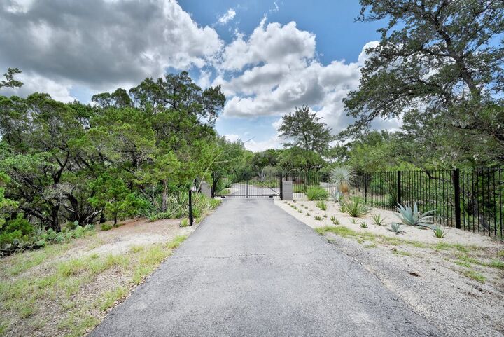 Property Photo:  5425 Petticoat Lane  TX 78746 