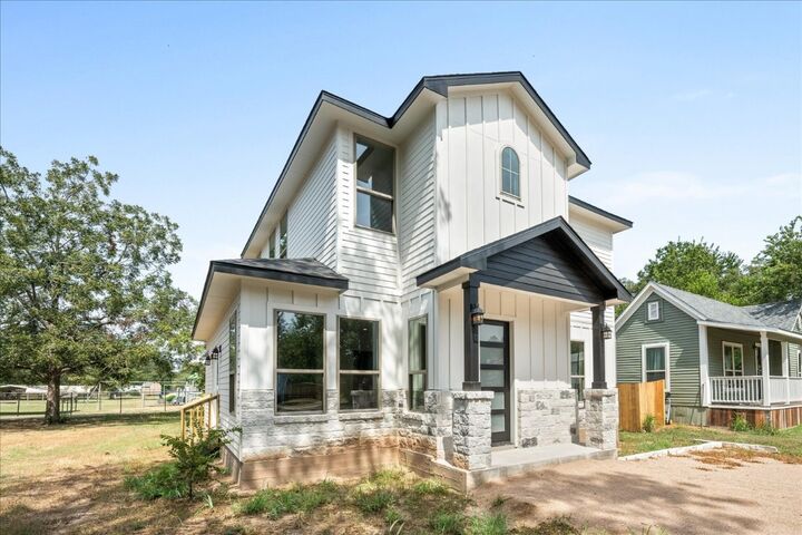 Property Photo:  504 Walker Street  TX 78957 