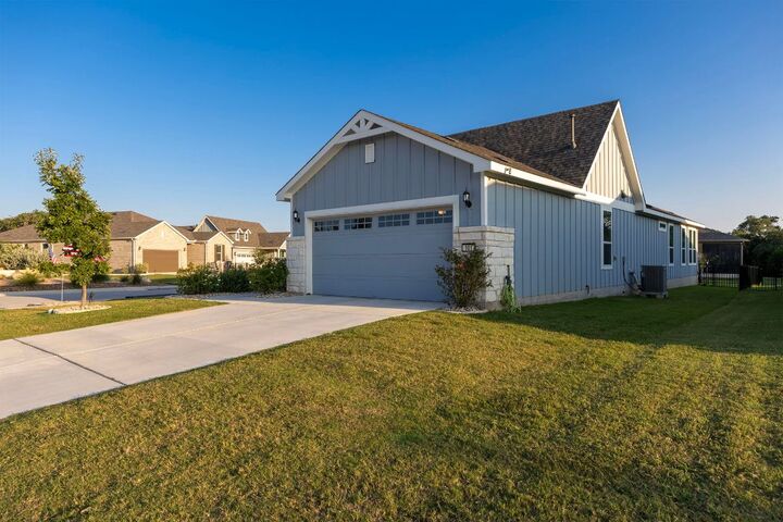 Property Photo: 101 Bristol Cove TX 78633