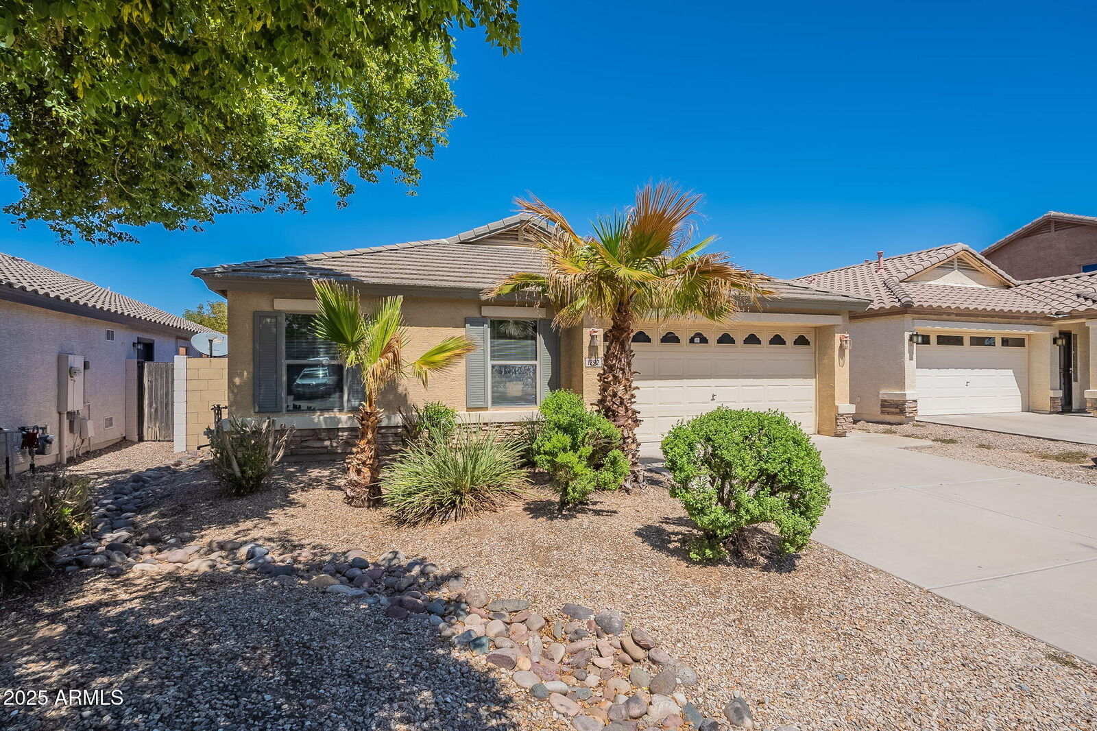 Property Photo: 1292 W Matthews Drive AZ 85143