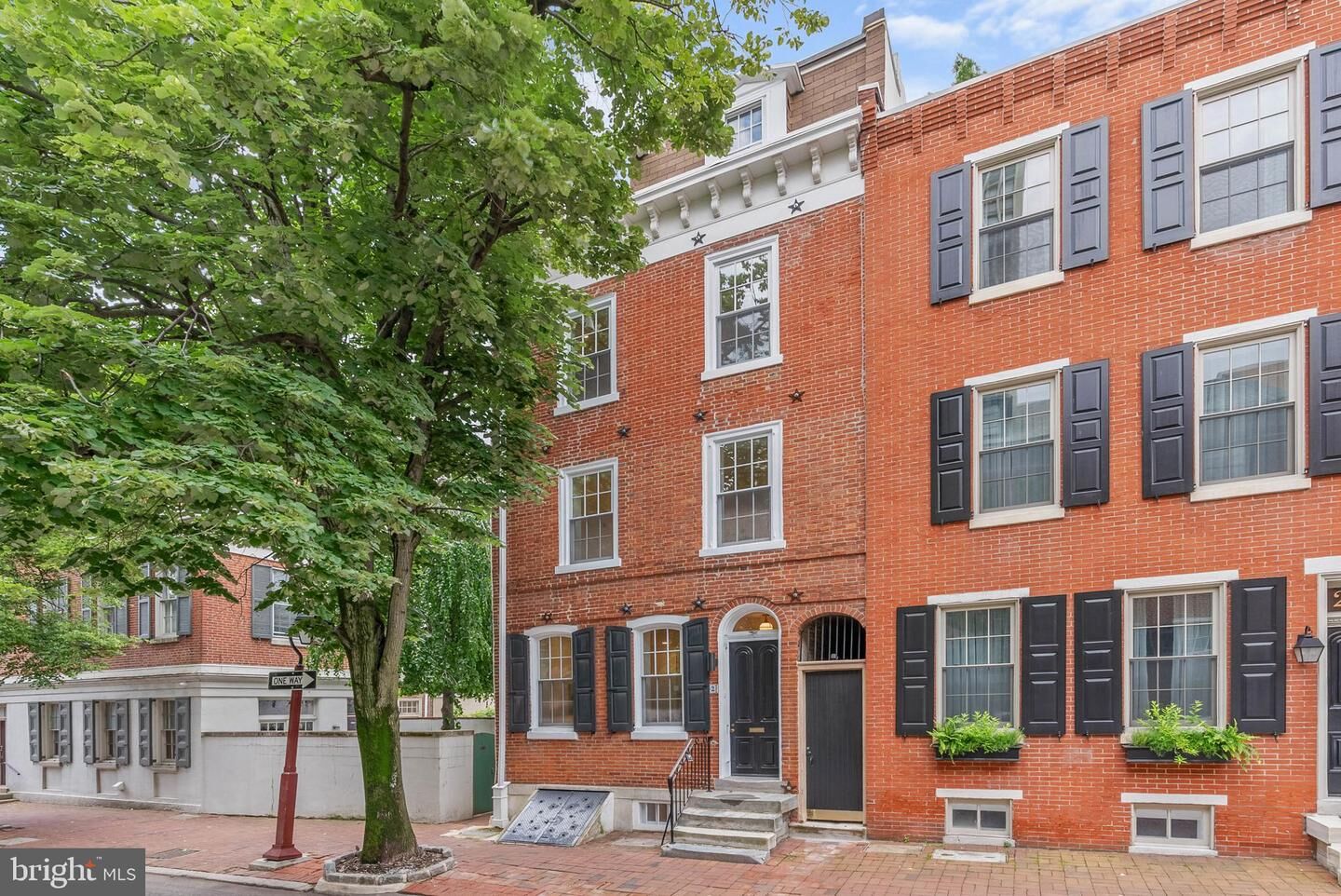 Property Photo: 202 Spruce Street PA 19106