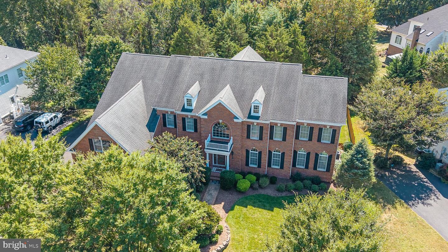 Property Photo: 5331 Chaffins Farm Court VA 20169