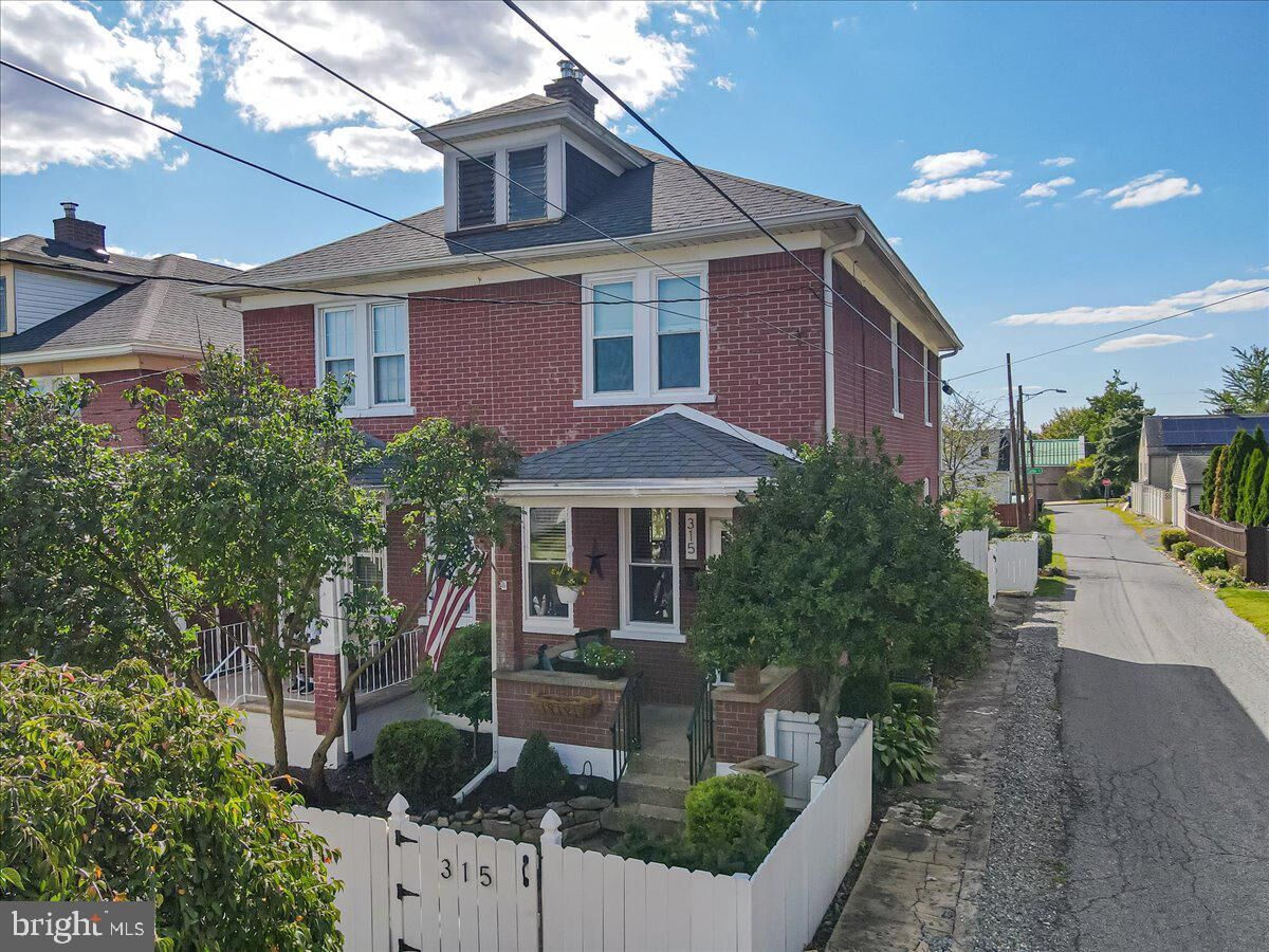 Property Photo:  315 8th Avenue  PA 18018 