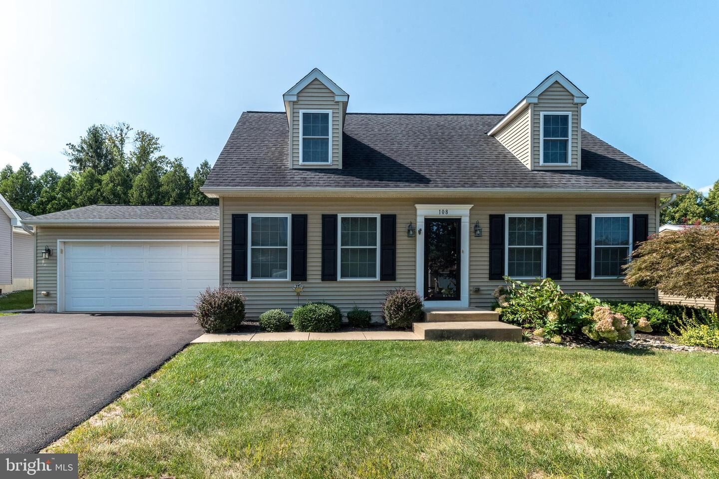 Property Photo: 108 Cobblestone Road PA 18917