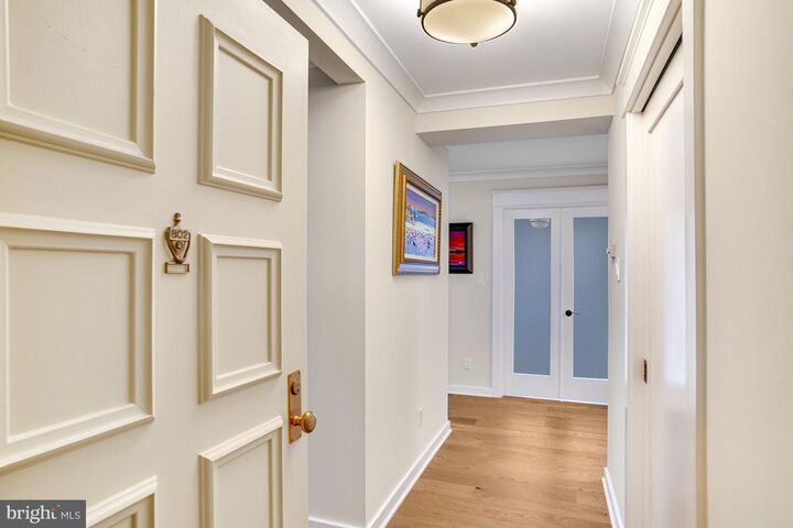 Property Photo: 3800 Fairfax Drive 802 VA 22203