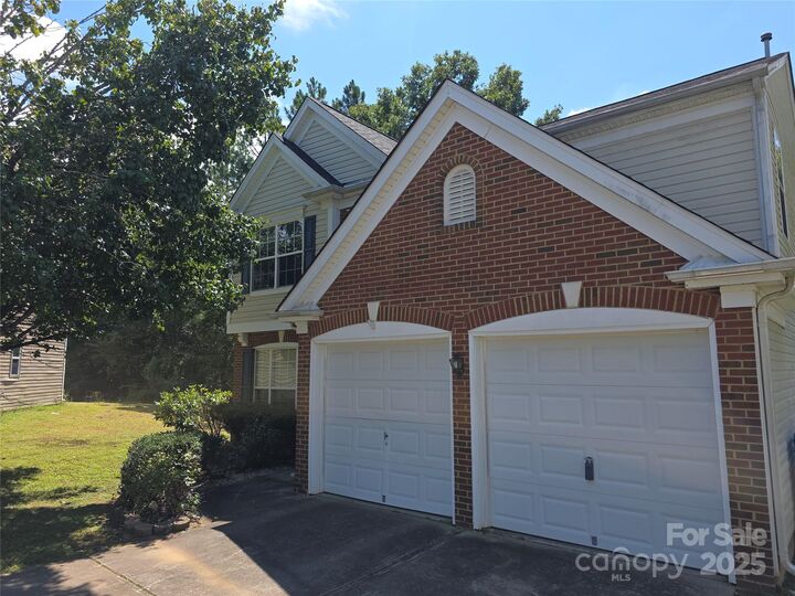 521 Volunteer Court  Charlotte NC 28213 photo