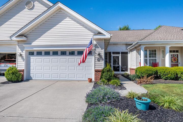 1302 Meadow Vista Drive  Hamilton Twp OH 45039 photo
