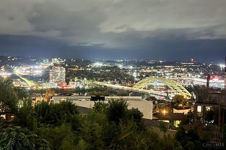 Property Photo:  1054 St Paul Place  OH 45202 