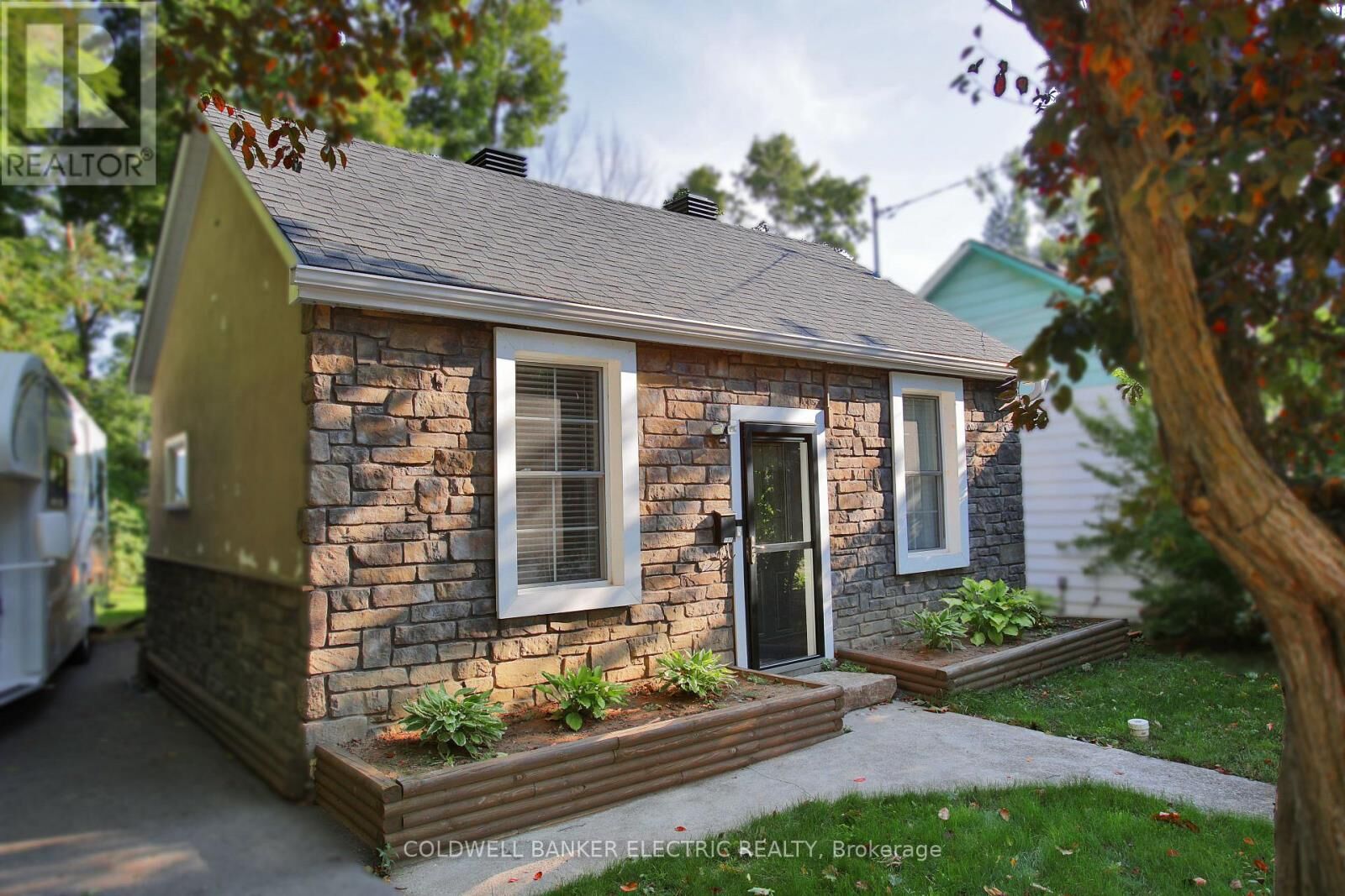 Property Photo:  188 Antrim Street  ON K9H 3G4 
