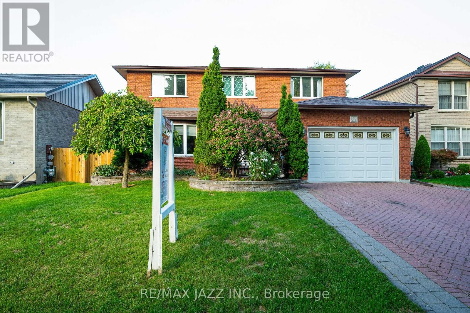 Property Photo:  812 Waverly Street North  ON L1J 7E5 
