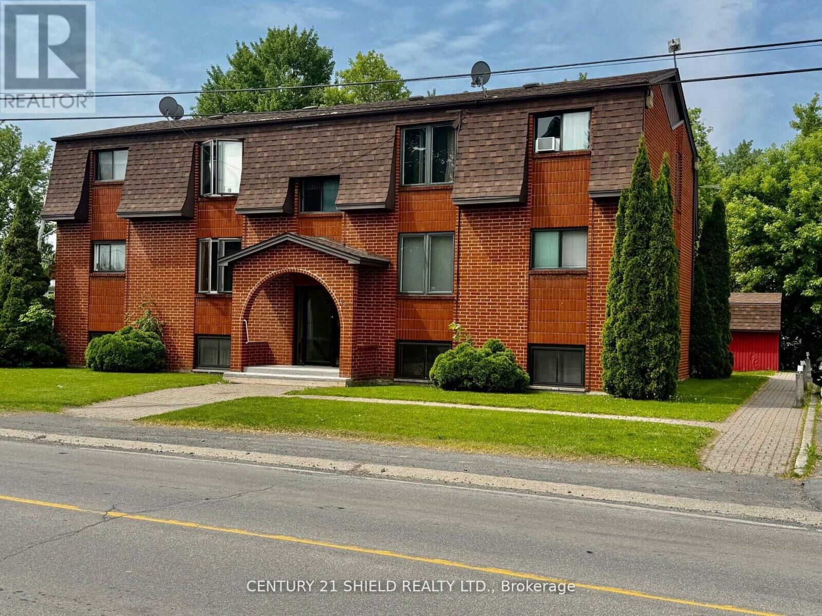 Photo de la propriété:  124 Military Road North  ON K0C 1N0 