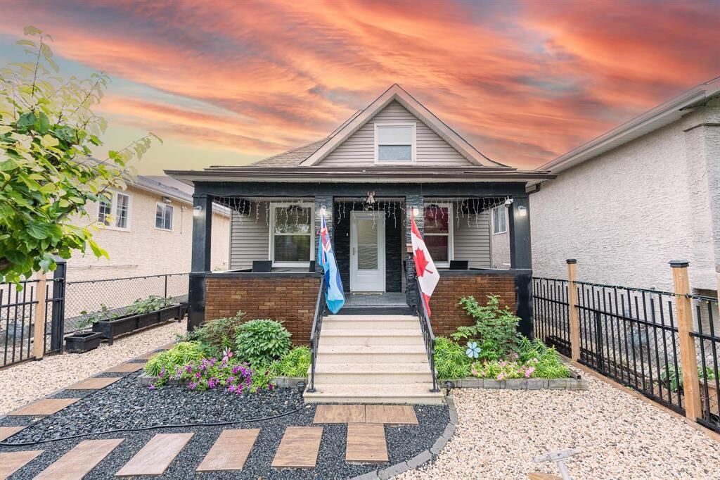 Photo de la propriété:  784 Manitoba Avenue  MB R2X 0J8 