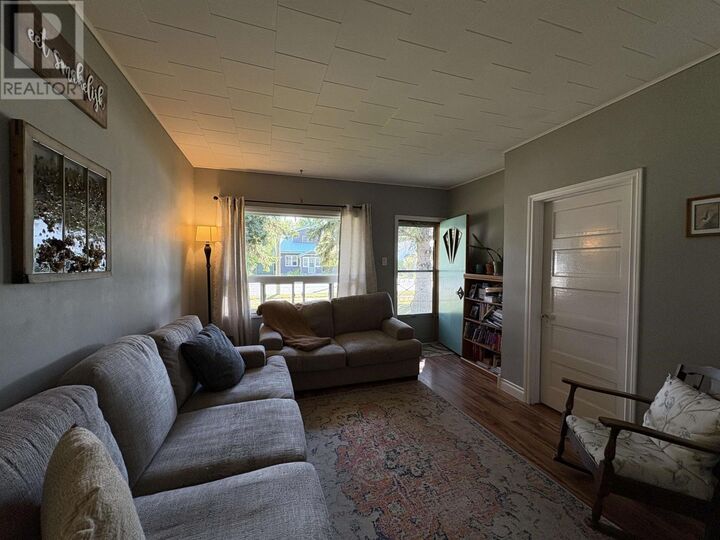 Property Photo:  338 Third St W  ON P9A 3A7 