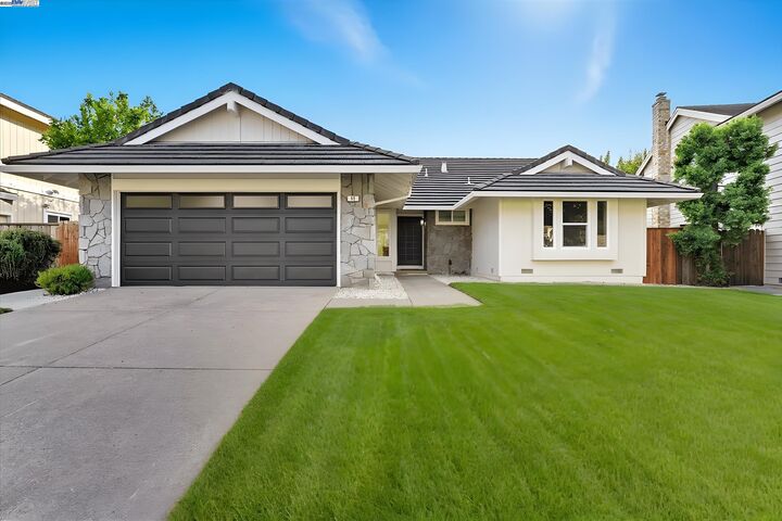 11 Paddock Ct  Pleasant Hill CA 94523 photo