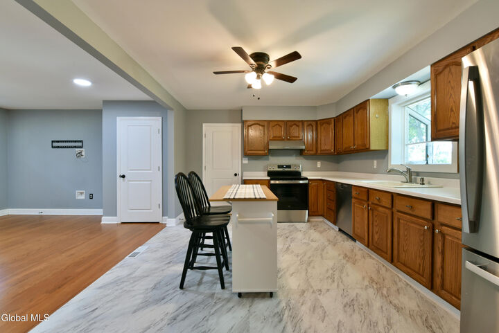 Property Photo:  31 Cambridge Drive  NY 12065 