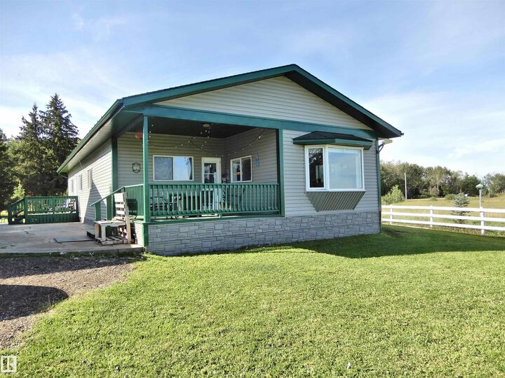 Property Photo: 1320 Twsp 570 AB T0E 1V0