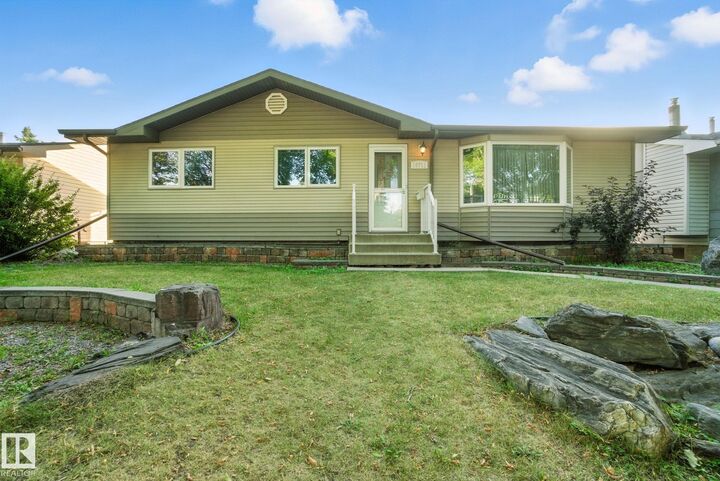 Property Photo:  15711 89 Avenue NW  AB T5R 4R4 