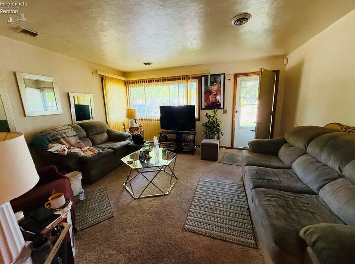 Property Photo: 1475 Dixon OH 44870
