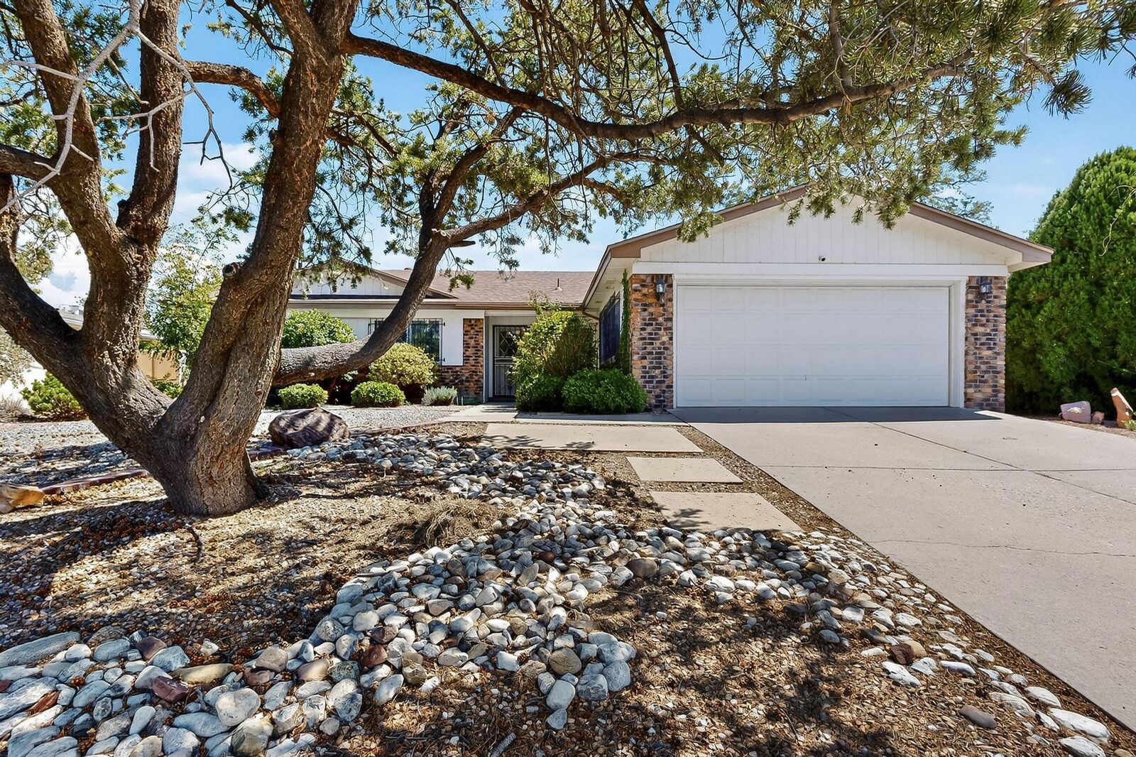 Property Photo:  2916 Indiana Street NE  NM 87110 