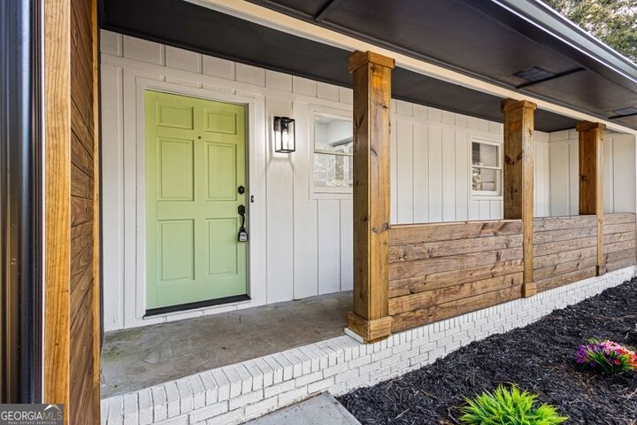 Property Photo:  1396 Huntsmen Glen  GA 30296