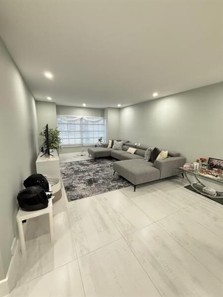 Property Photo: 2191 NE 68th St 403 FL 33308