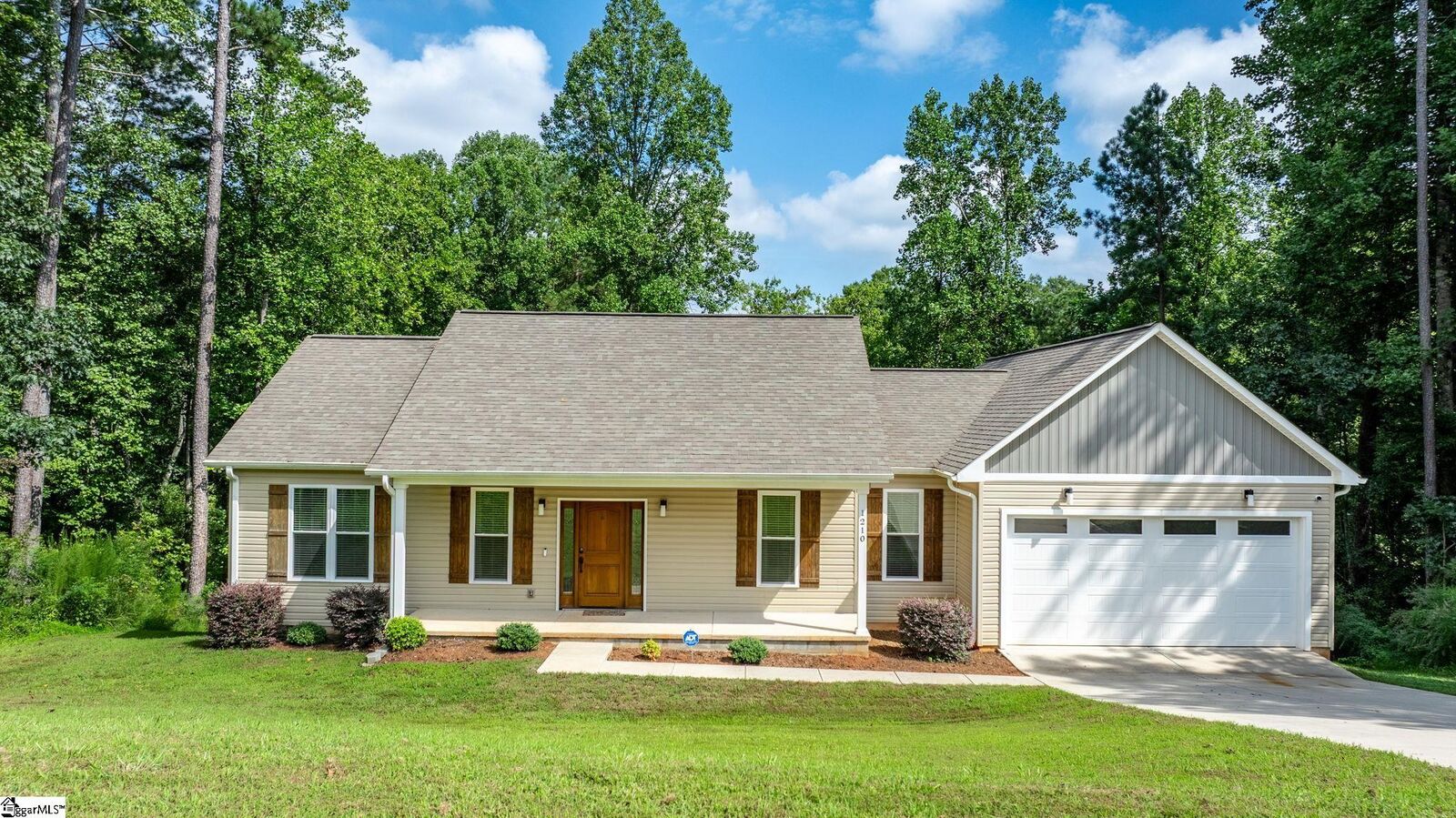 Property Photo: 1210 Kensington Circle NC 28658