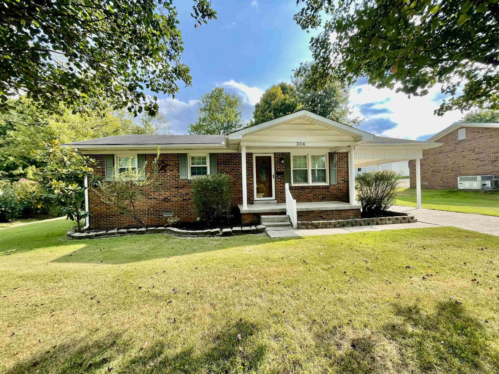 Property Photo: 304 Valley View Dr KY 42320