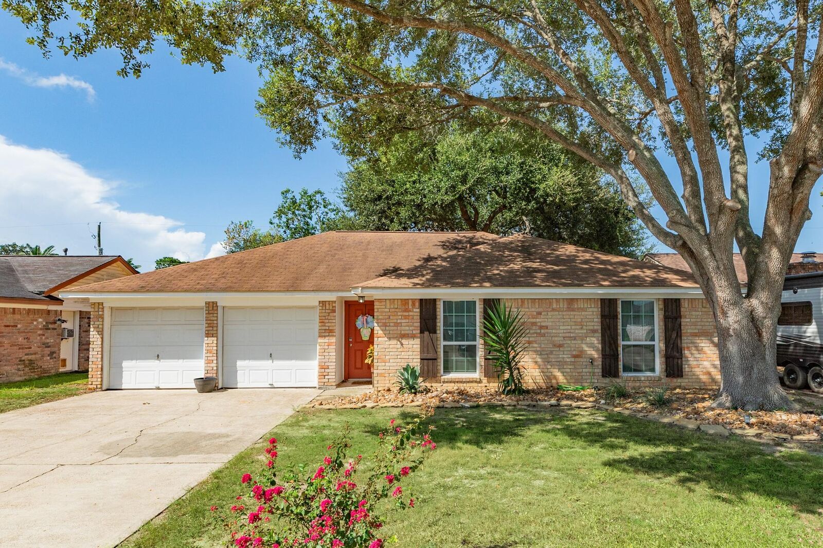 Property Photo:  621 S Remington Drive  TX 77515 