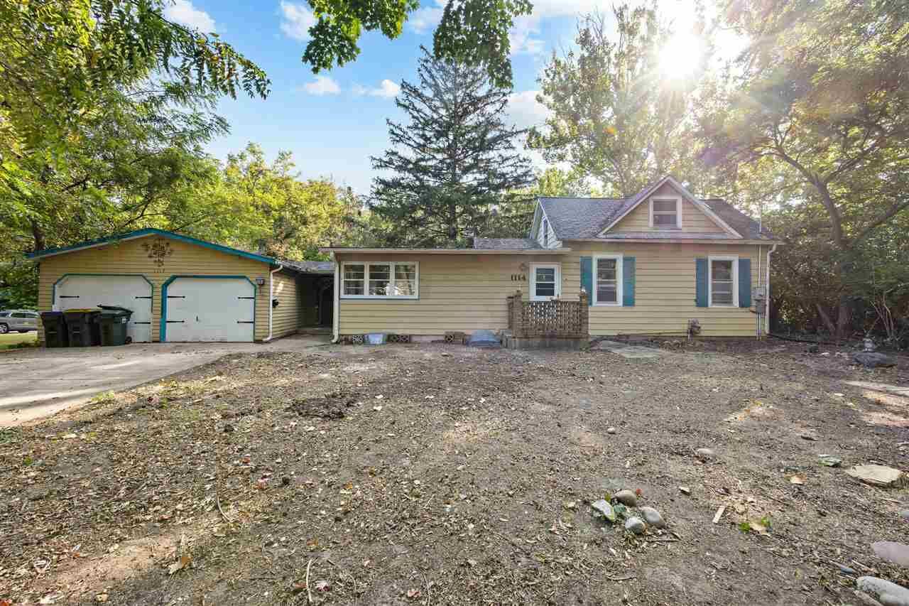 Property Photo:  1114 Prairie Du Chien Rd  IA 52245 