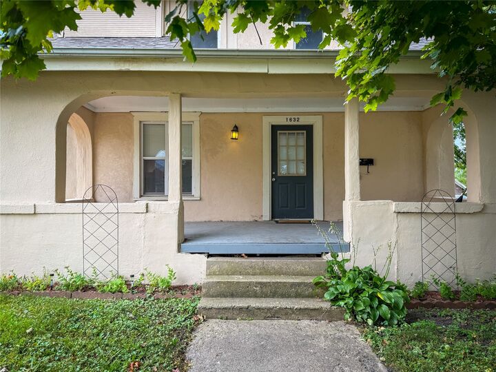 Property Photo: 1632 Mamie Eisenhower Avenue IA 50036