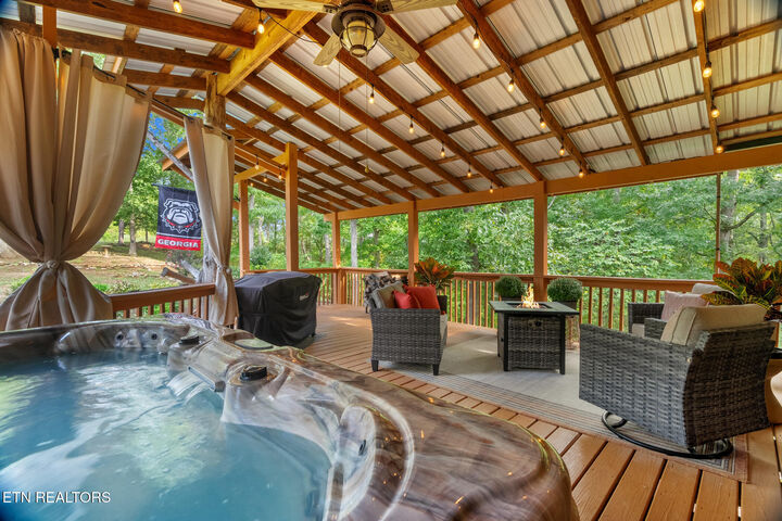 Property Photo:  2516 Edgewater Lane  TN 37725 