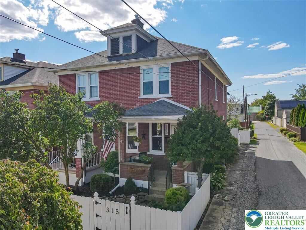 Property Photo:  315 8th Avenue  PA 18018 