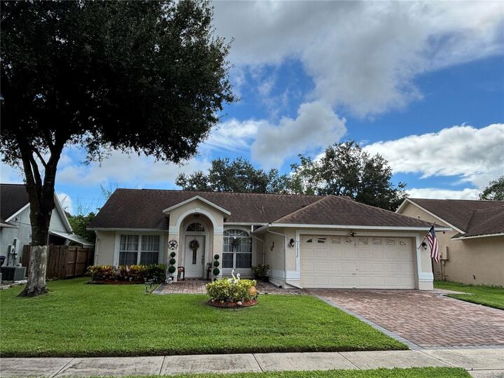 Property Photo:  11252 Cypress Leaf Drive  FL 32825 
