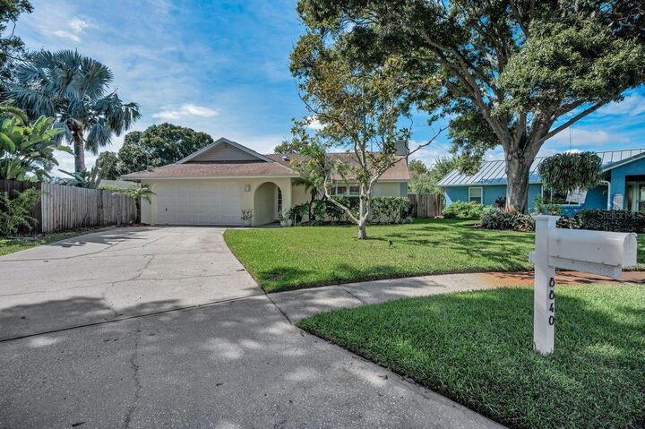 Property Photo:  8840 Magnolia Place  FL 33777 