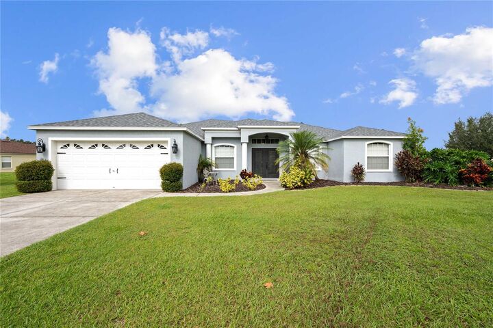 Property Photo:  1552 Avondale Ridge Drive  FL 33567 