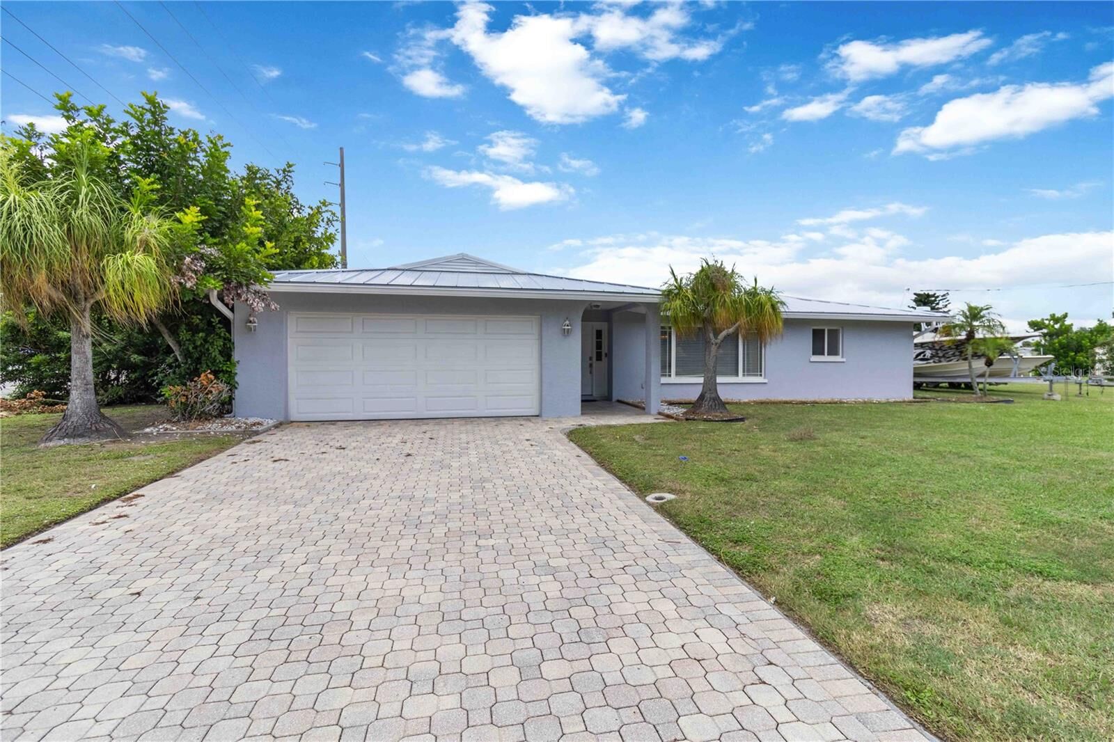 Property Photo: 800 E 4th Street FL 34223