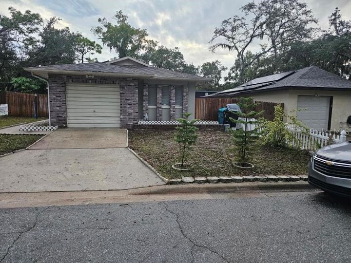 Property Photo: 4420 Sugar Loaf Way FL 32808
