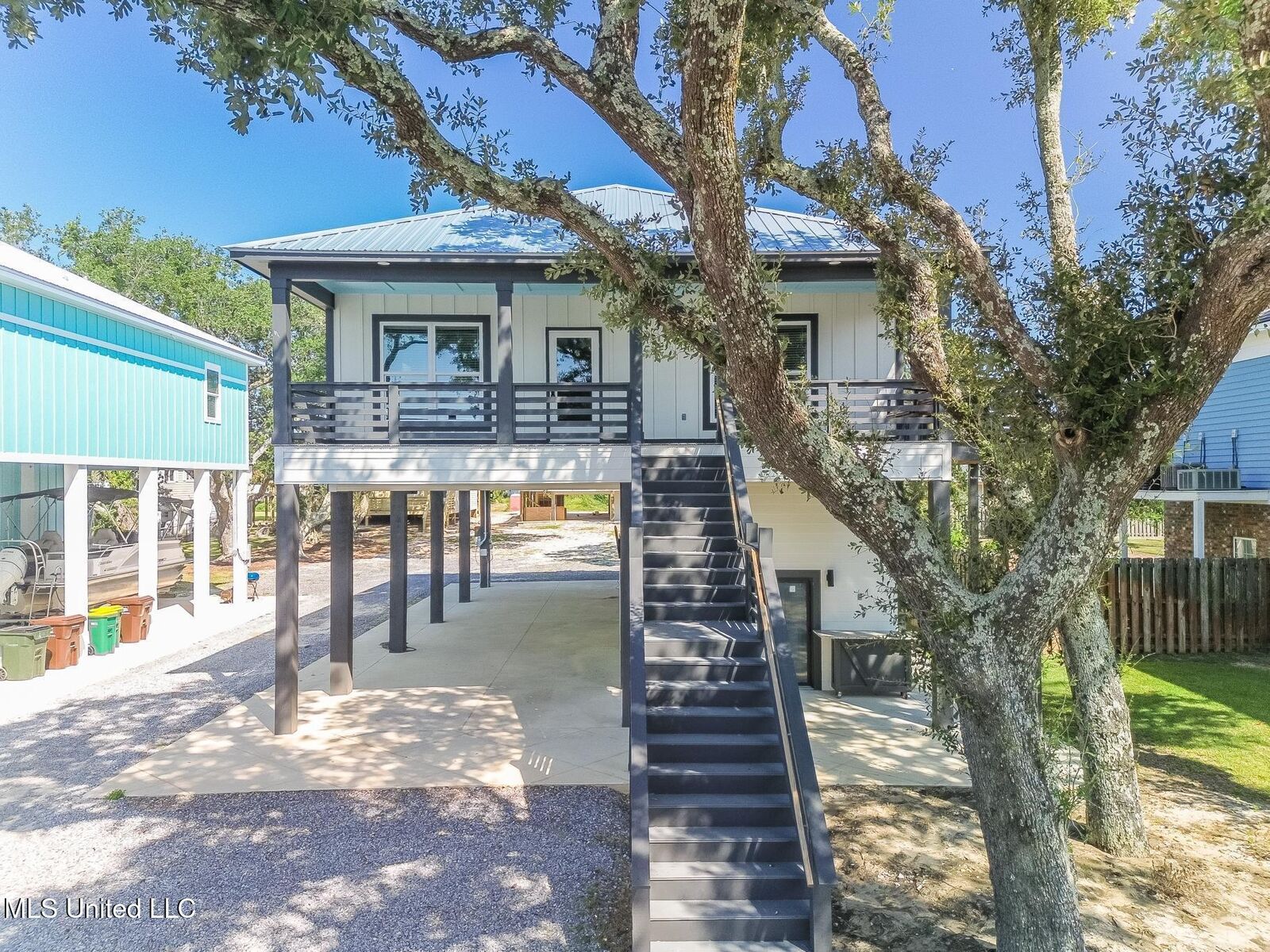 Property Photo:  1006 E Beach Boulevard  MS 39560 