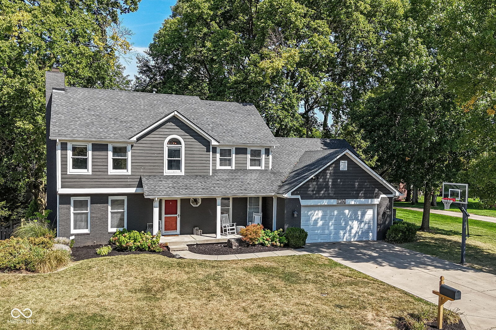 Property Photo: 1306 N Catamaran Circle IN 46034