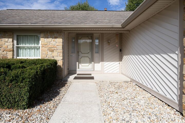 Property Photo:  160 Briarwood Court  IN 46112 