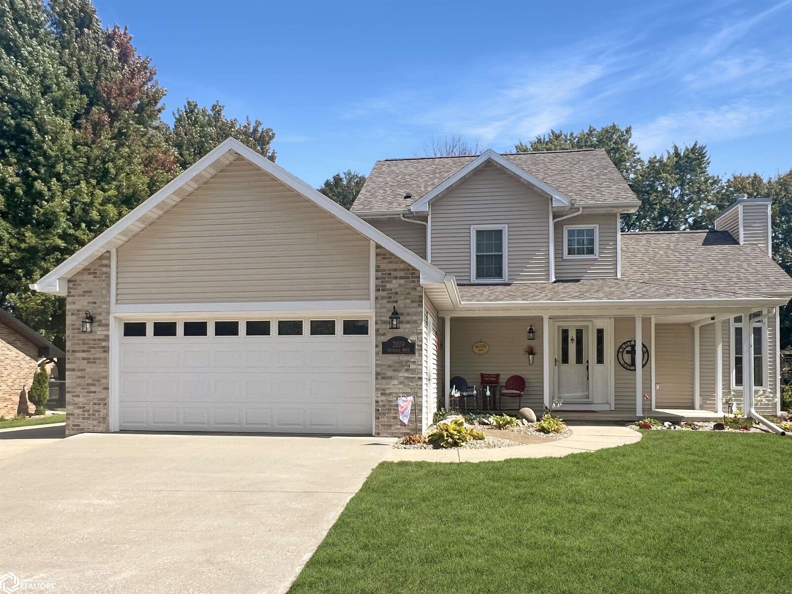 Property Photo: 2009 Briardale Drive IA 50126